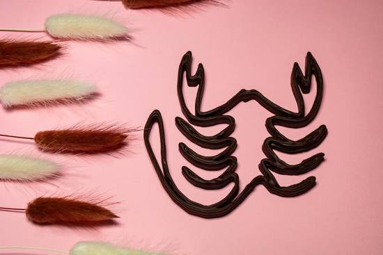 上帝给了天蝎座八个天赋(探秘天蝎座独特的天赋与个性)